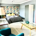 Family Room - Spacious Place With Full Kitchen