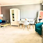 Family Room - Spacious Place With Full Kitchen