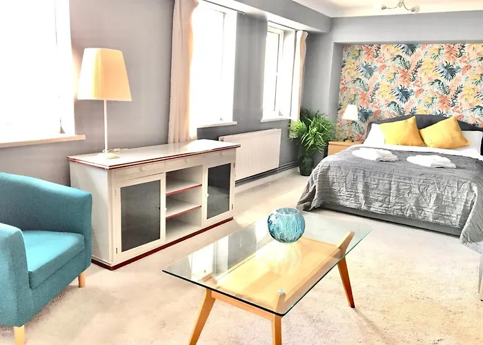 Family Room - Spacious Place With Full Kitchen