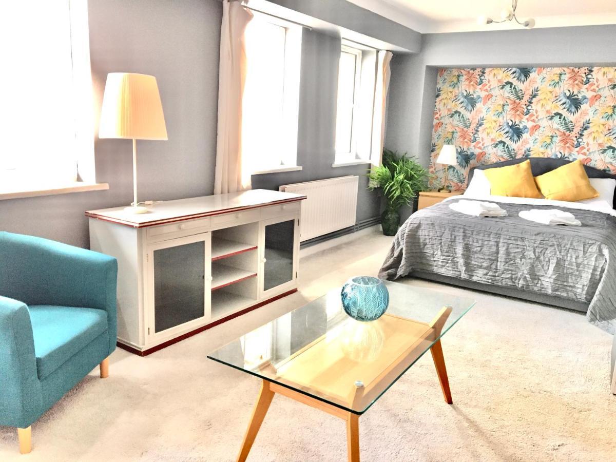 Family - Spacious Place With Full Kitchen * Kingston upon Thames (Greater London)